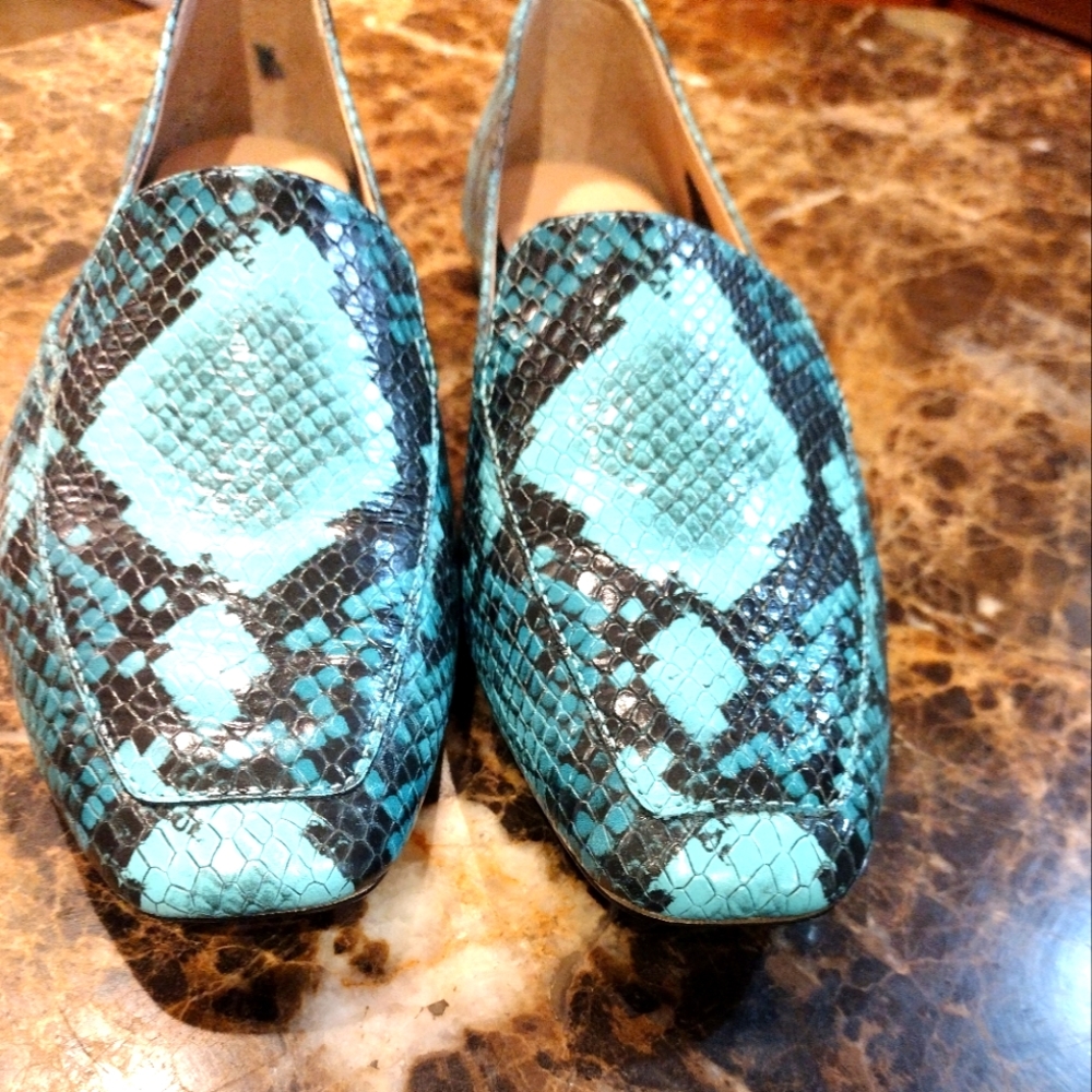 27 Edit Leather Snake Skin Turquoise  & Black 7.5 Loafers